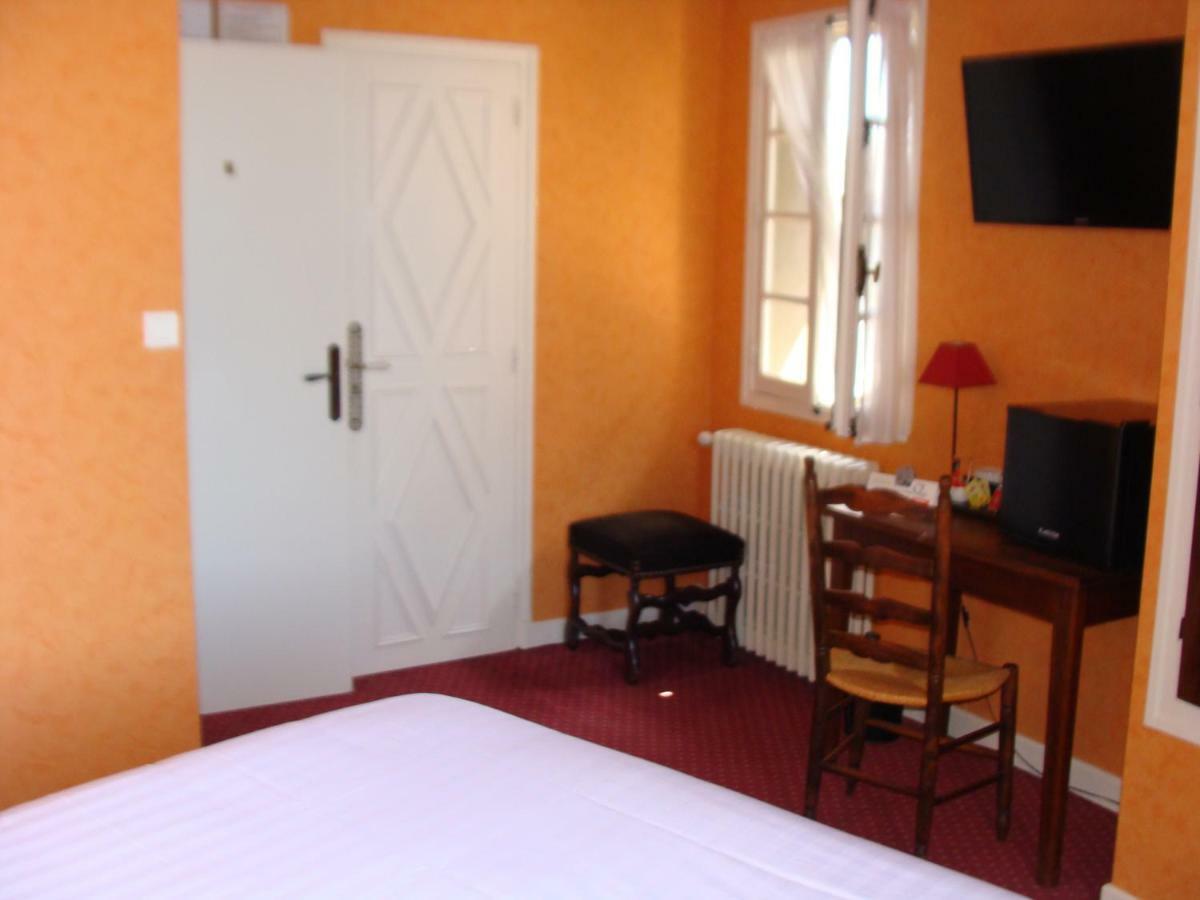 Logis La Gamade Hotel Donzenac ภายนอก รูปภาพ