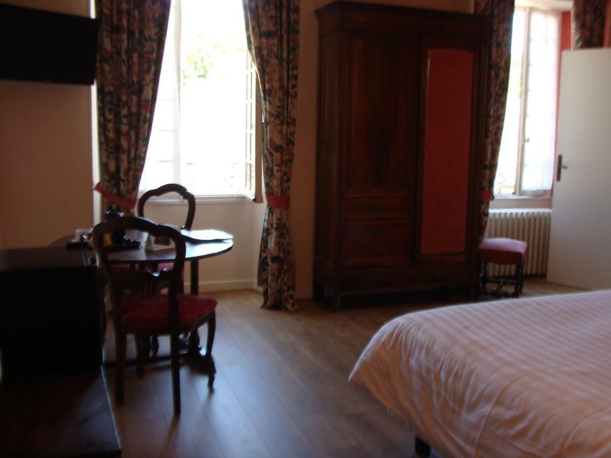 Logis La Gamade Hotel Donzenac ภายนอก รูปภาพ