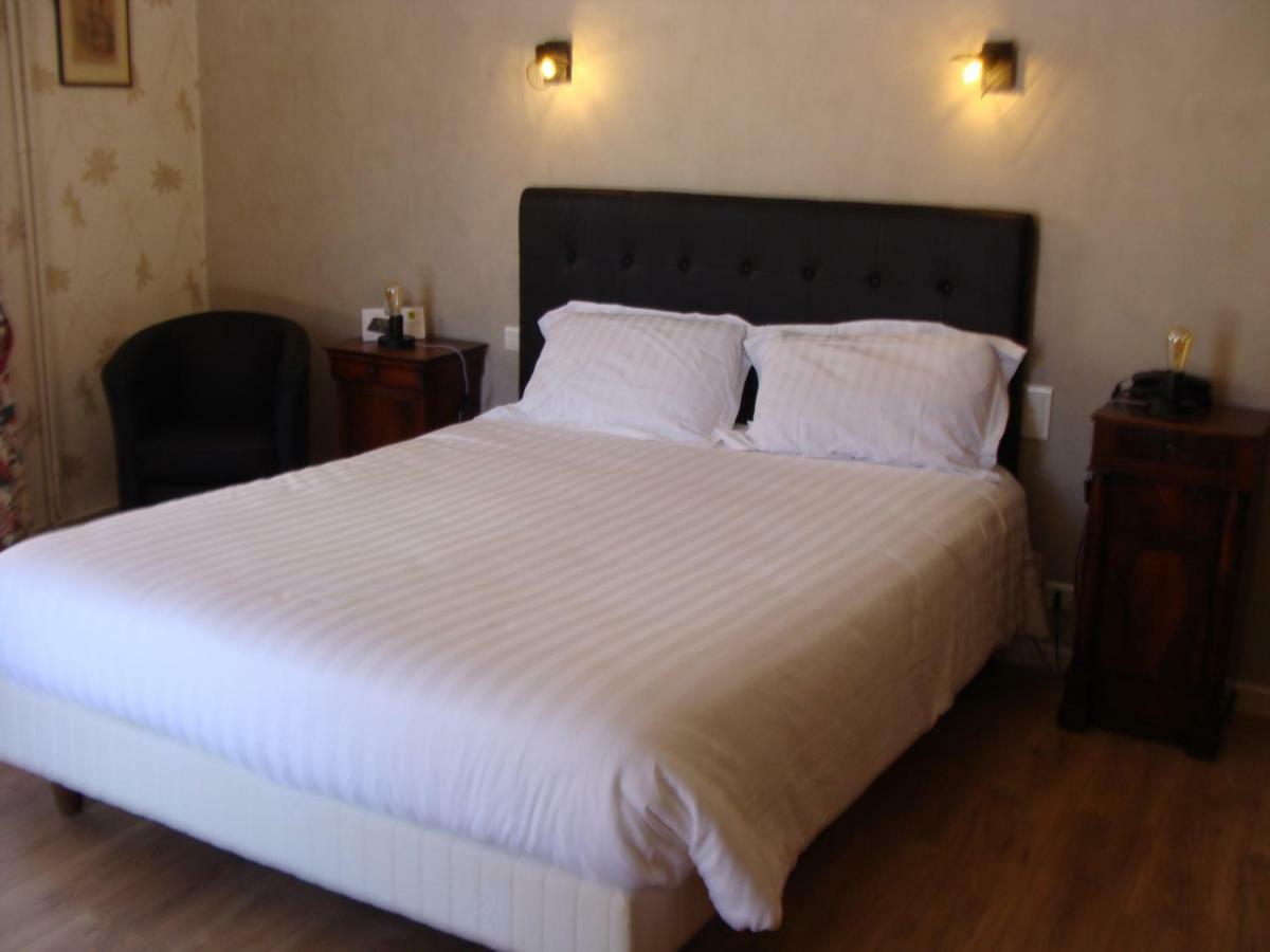 Logis La Gamade Hotel Donzenac ภายนอก รูปภาพ