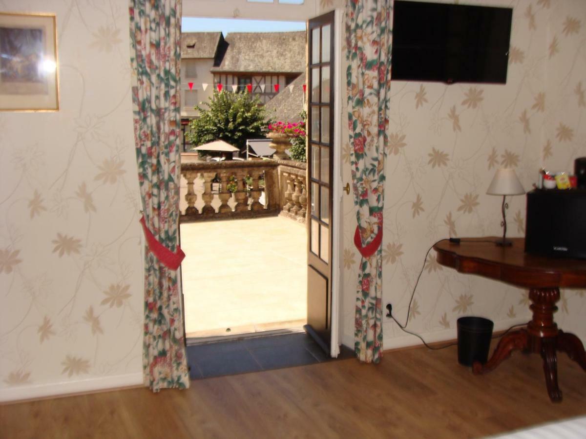 Logis La Gamade Hotel Donzenac ภายนอก รูปภาพ