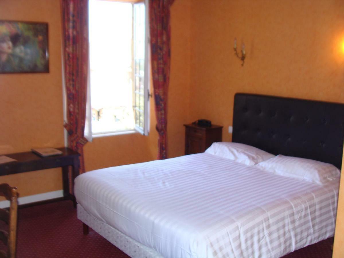 Logis La Gamade Hotel Donzenac ภายนอก รูปภาพ