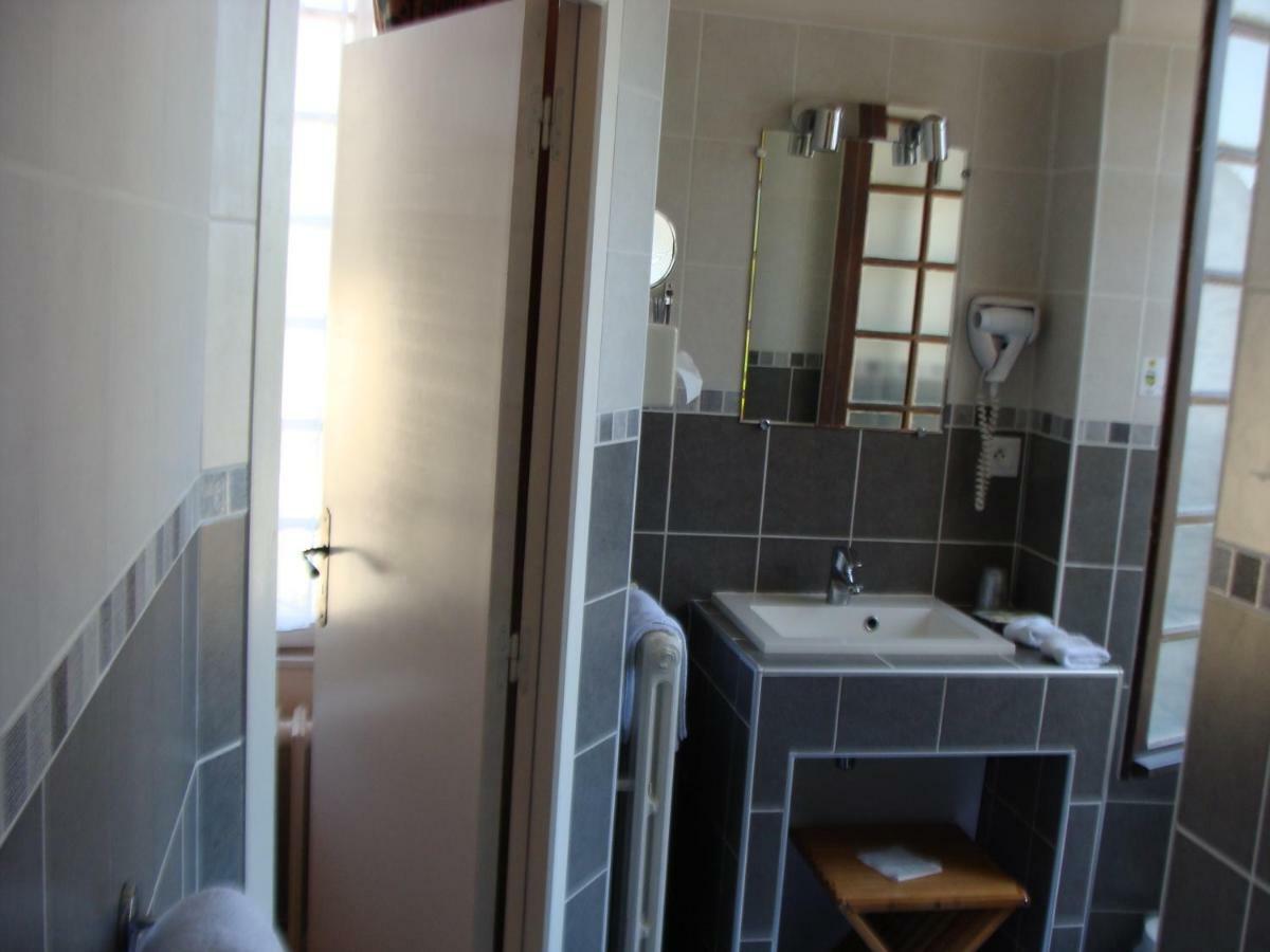 Logis La Gamade Hotel Donzenac ภายนอก รูปภาพ